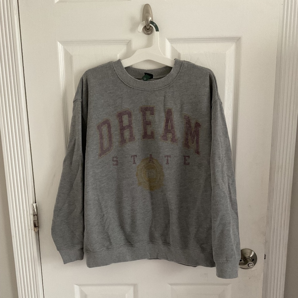 Grey dreamstate sweatshirt SIZE: Medium